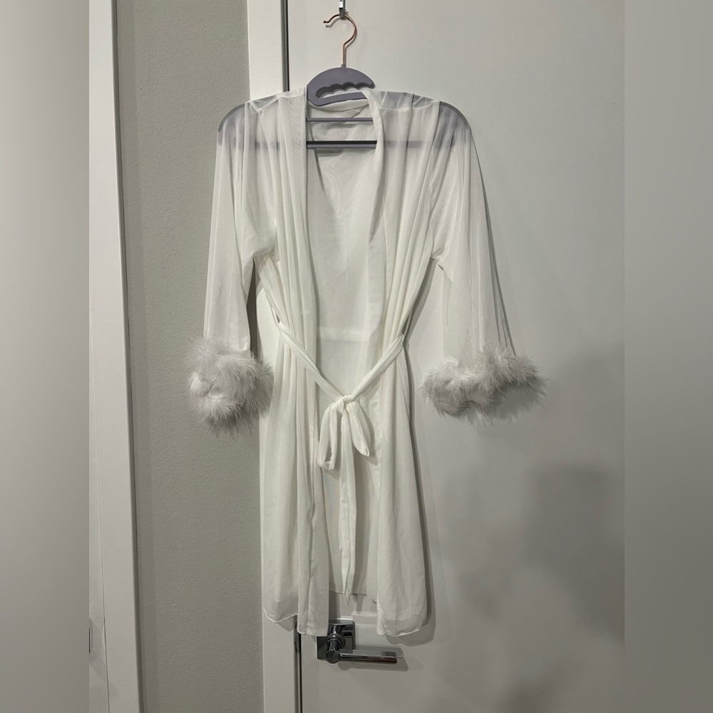 White sheer robe with feather sleeves (s)